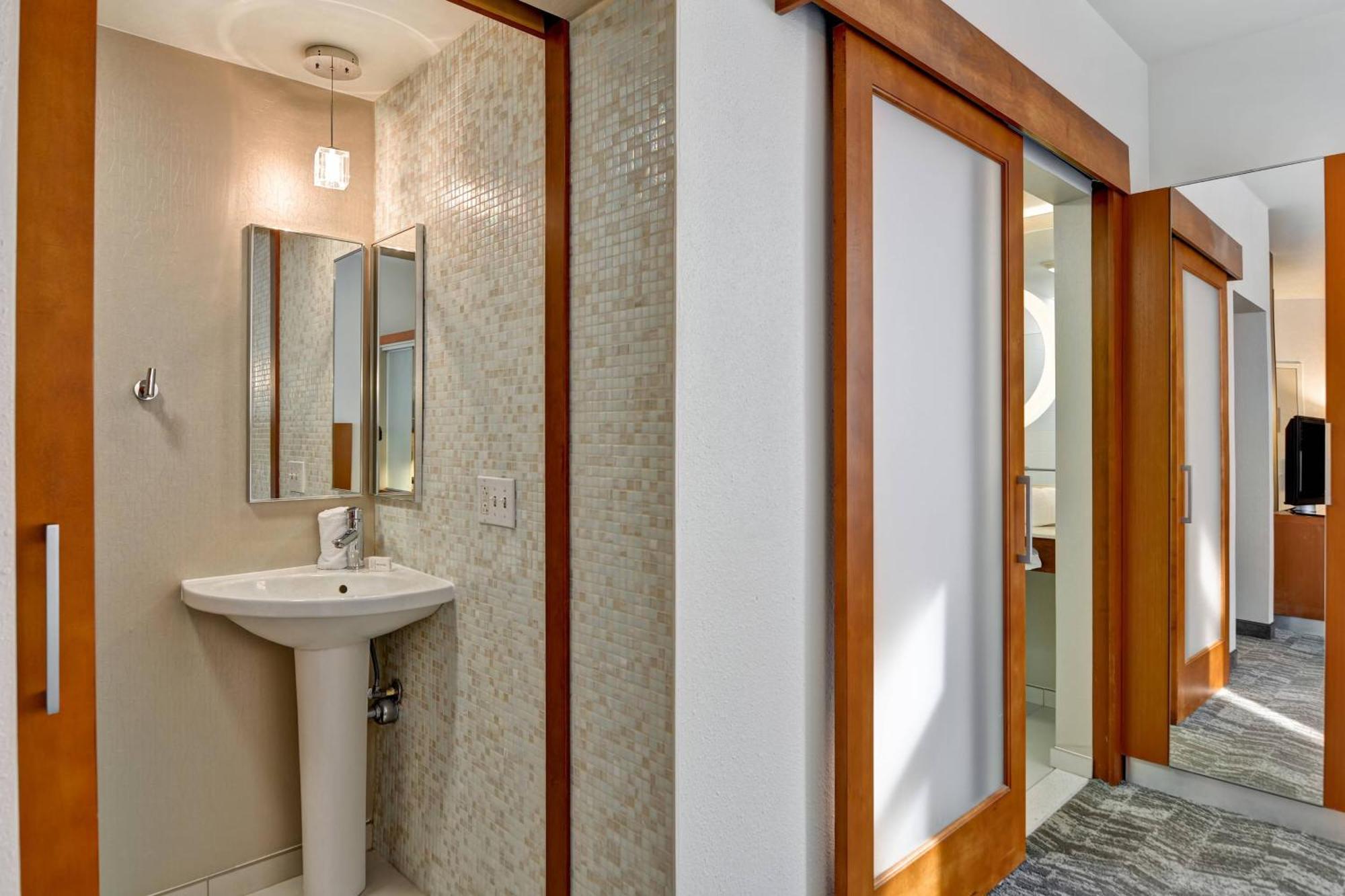 Springhill Suites By Marriott Cincinnati Midtown Zewnętrze zdjęcie